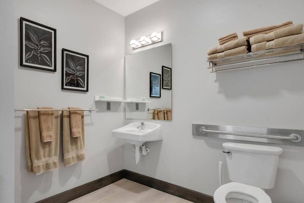 Barnwood Suite - Main Street Lodge In 柏林 外观 照片